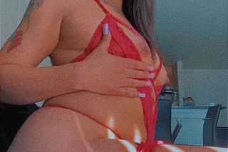 NEW IN TOWN 🤞🏼🍒 - Image 2