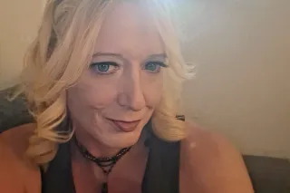 no work today so available all afternoon and evening - Image 5